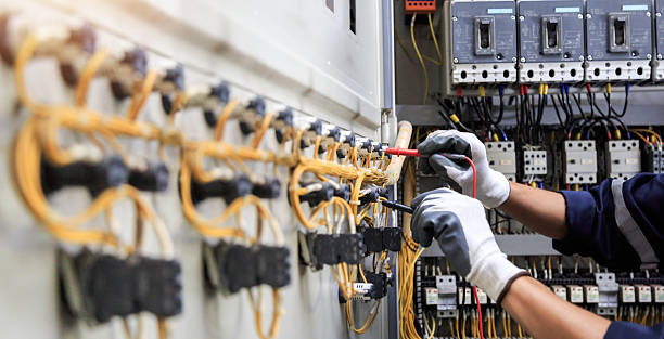 Professional Electrician technician working in Akron, OH